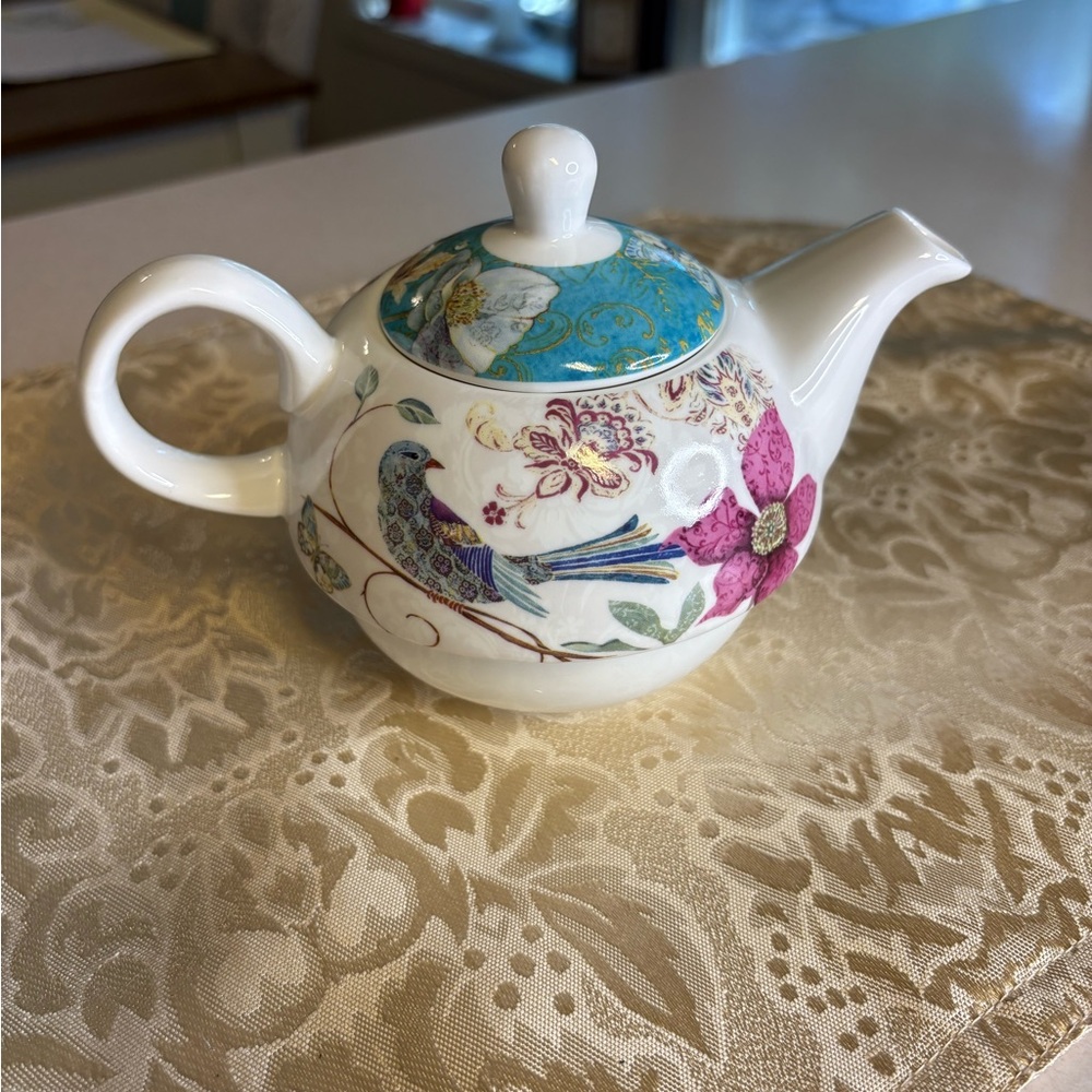 Floral Teapot with Bird Design Crafted by New Bone China - Picture 3 of 10